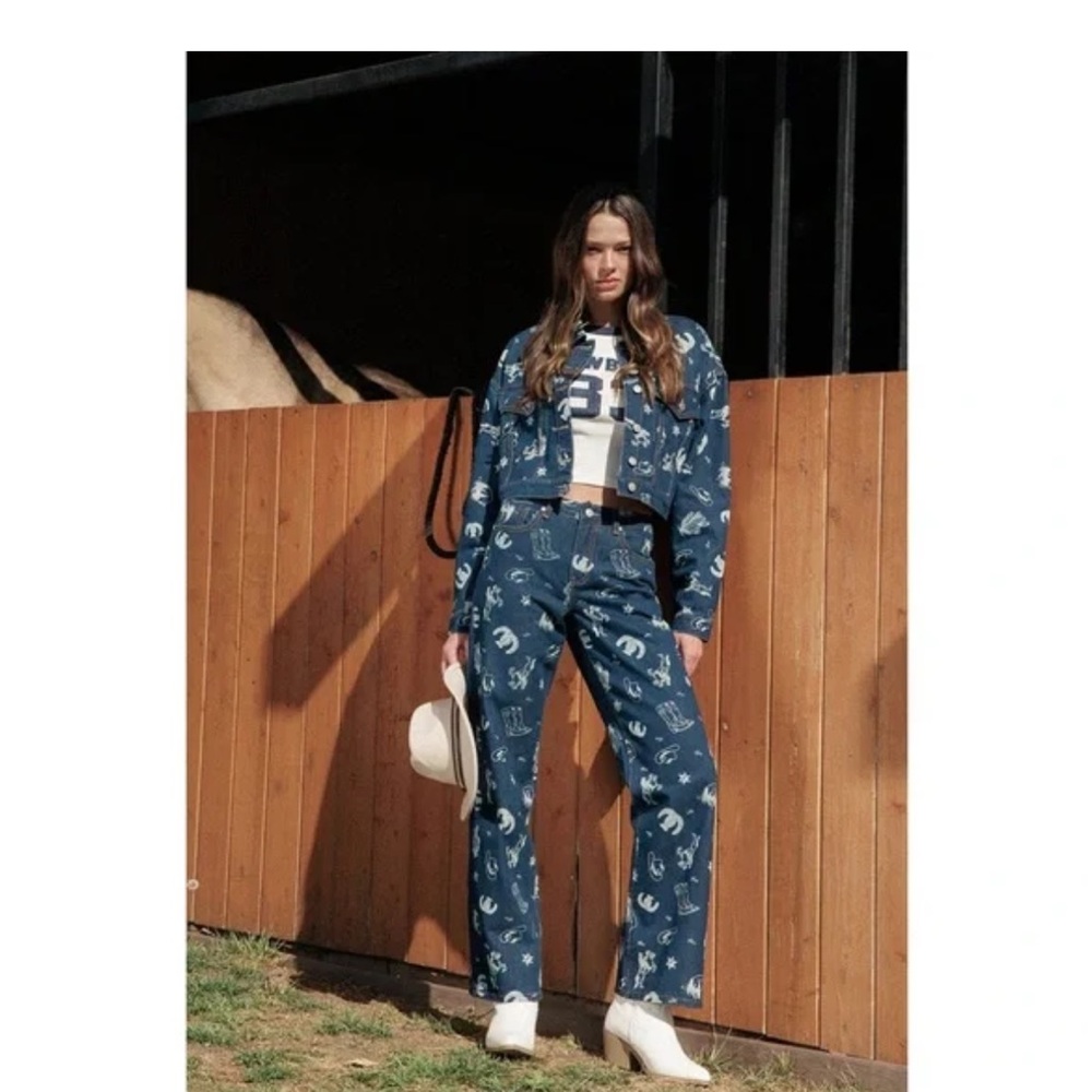 Stylish Blue western Patterned Straight Leg Jeans - Picture 3 of 11